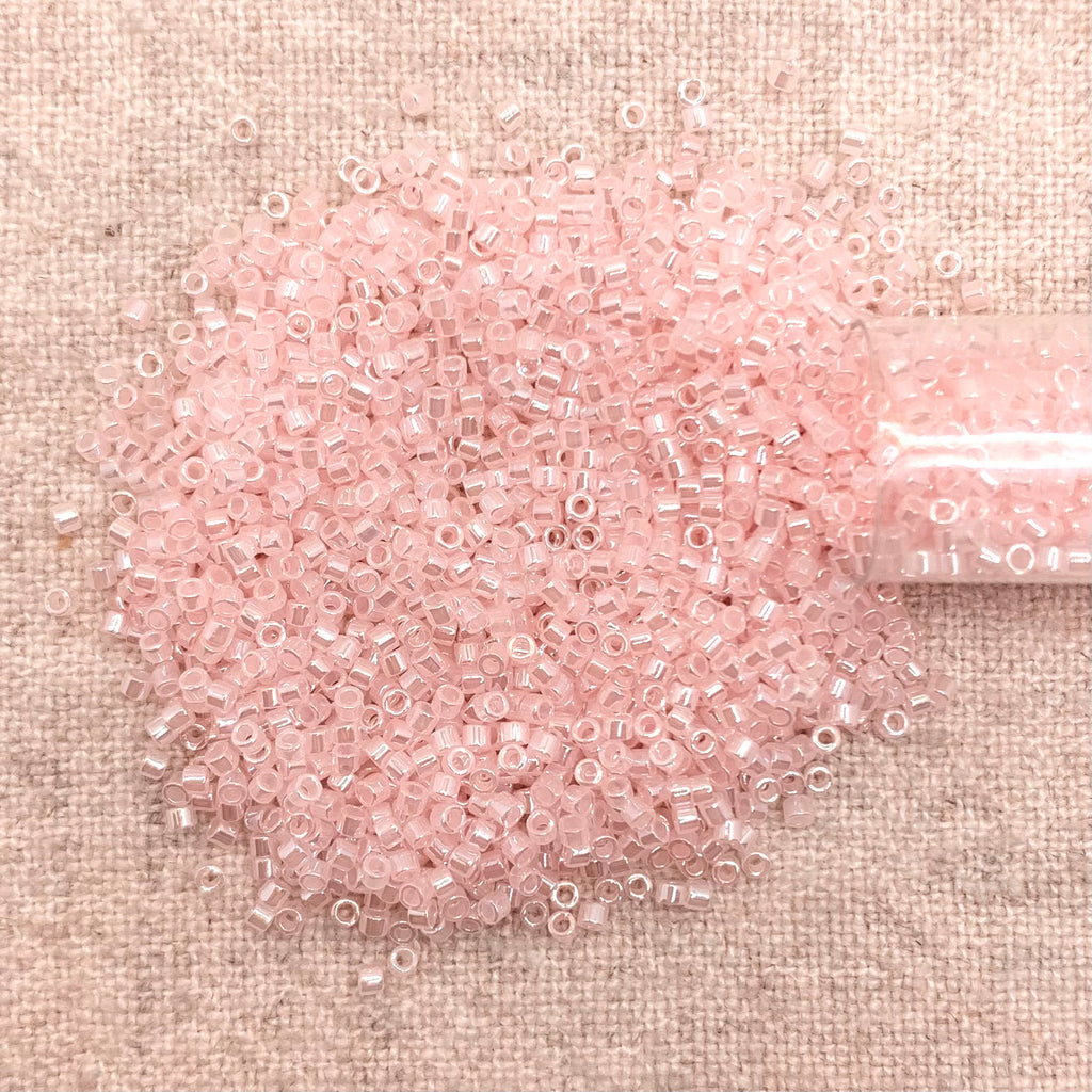 Delica 11/0 DB234 Lined Crystal / Pale Salmon