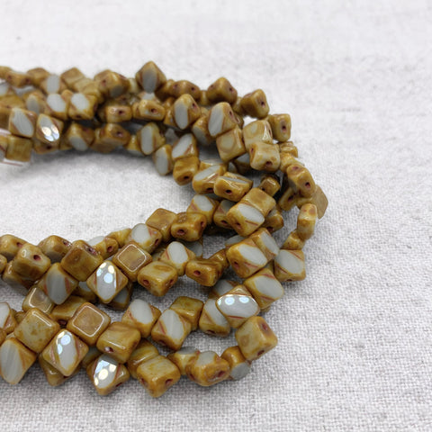 Silky Bead - Tablecut Op Gray Picasso