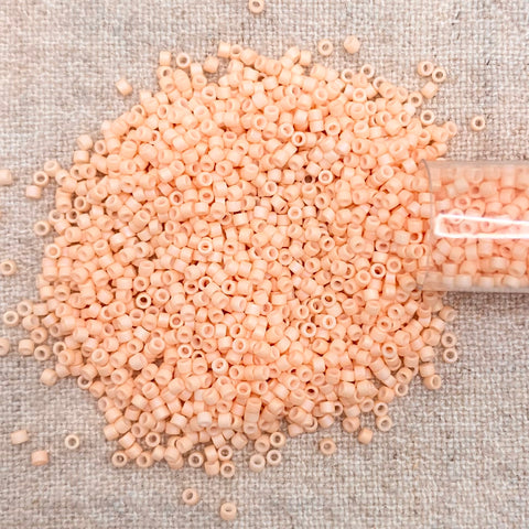 Delica 11/0 DB1522 Matte Op Lt Peach AB
