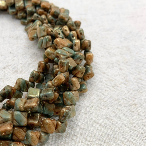 Silky Bead - Green Turq / Beige Lumi