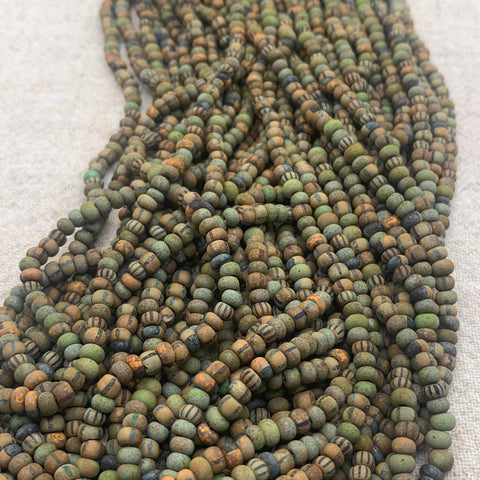 5/0 Aged Matted Jade Striped Picasso Mix Strand